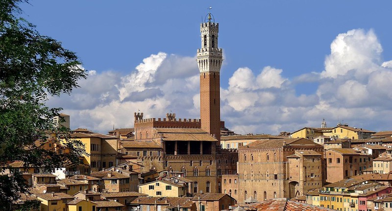 storia di siena torre